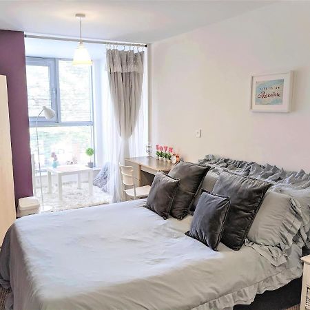 Large 3 Bedrooms In Liverpool City Centre, Free Parking المظهر الخارجي الصورة
