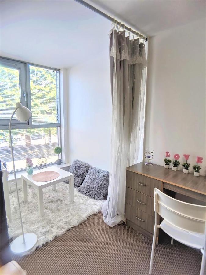 Large 3 Bedrooms In Liverpool City Centre, Free Parking المظهر الخارجي الصورة