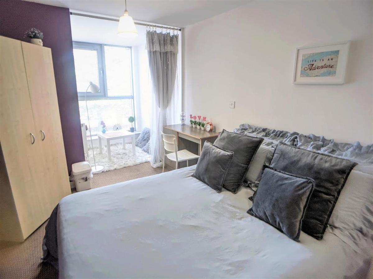 Large 3 Bedrooms In Liverpool City Centre, Free Parking المظهر الخارجي الصورة